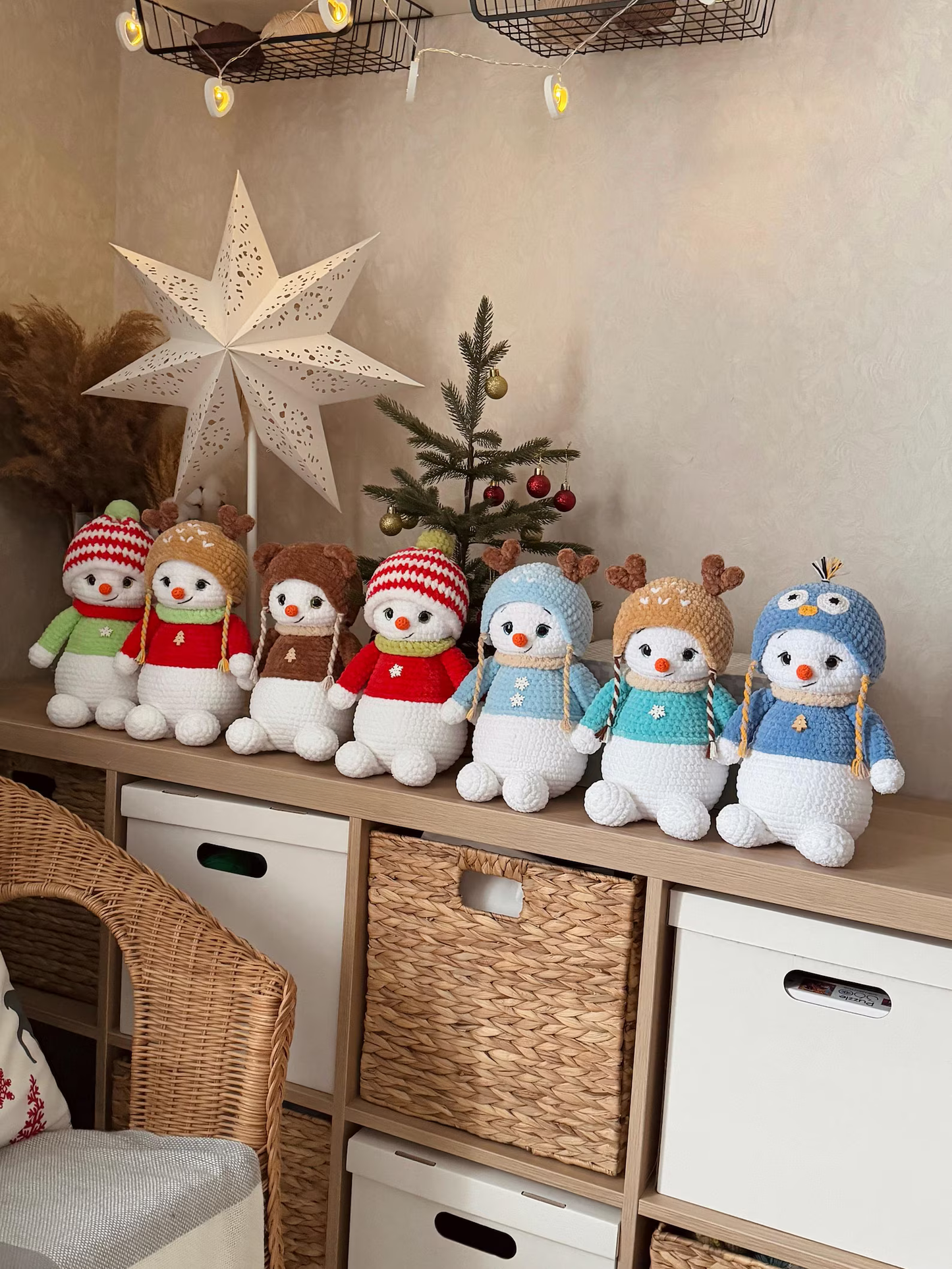 Snowman and 4 hats Crochet Pattern