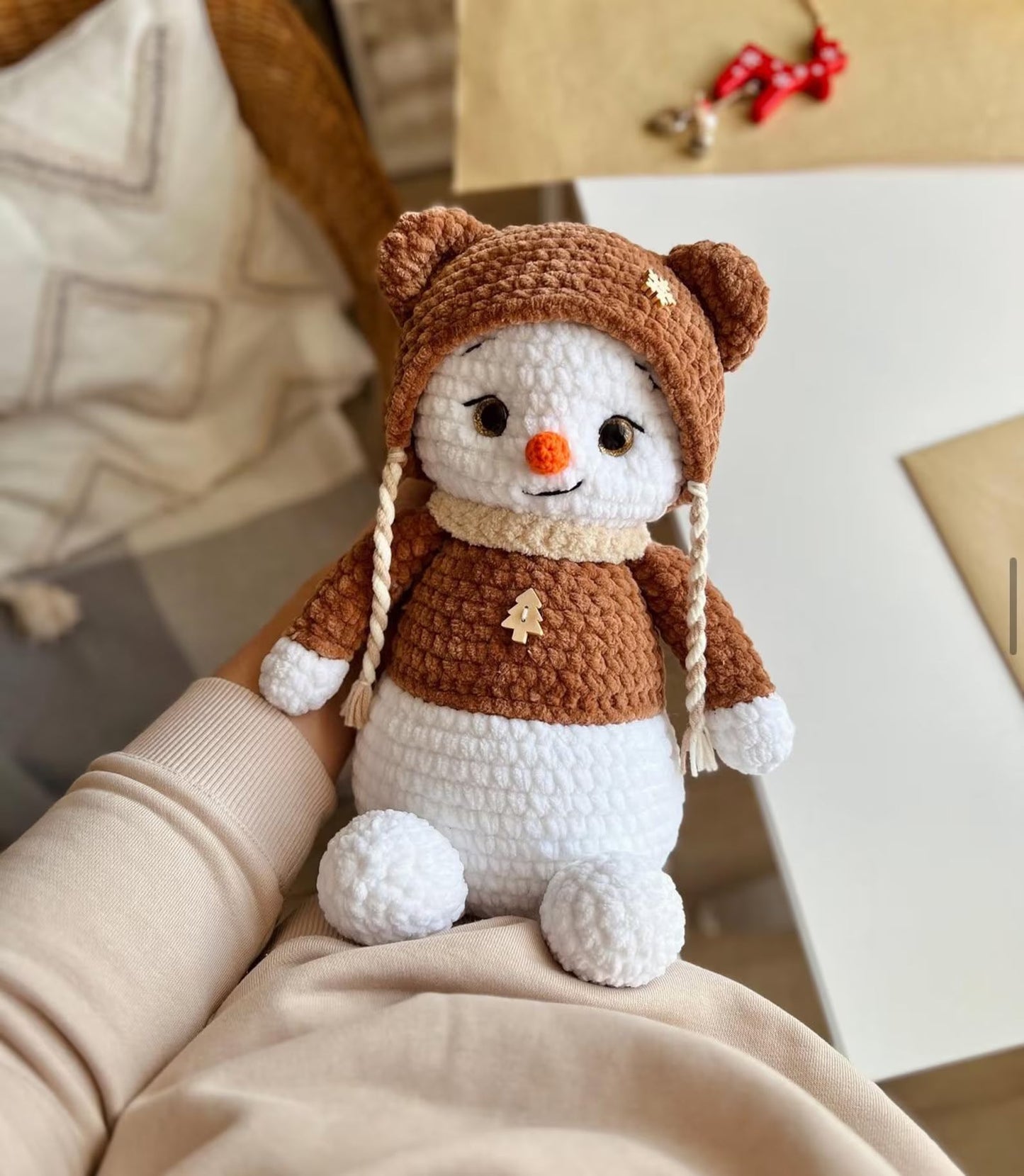 Snowman and 4 hats Crochet Pattern