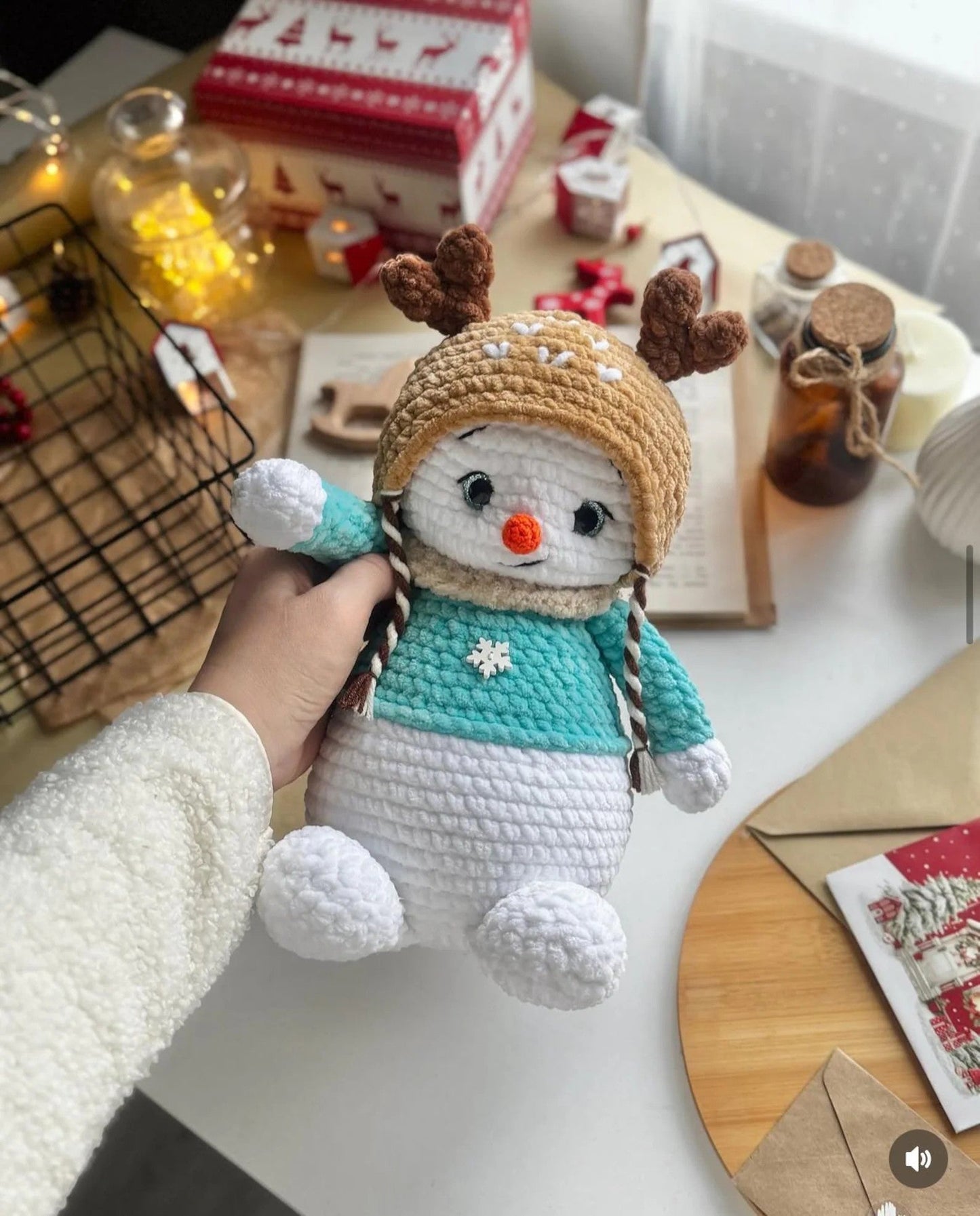 Snowman and 4 hats Crochet Pattern