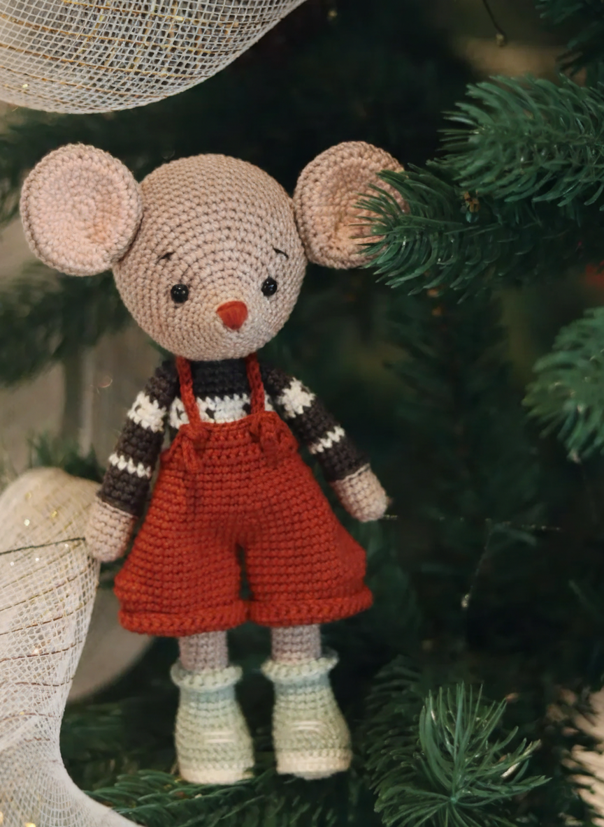 The Winter Mouse Crochet Pattern