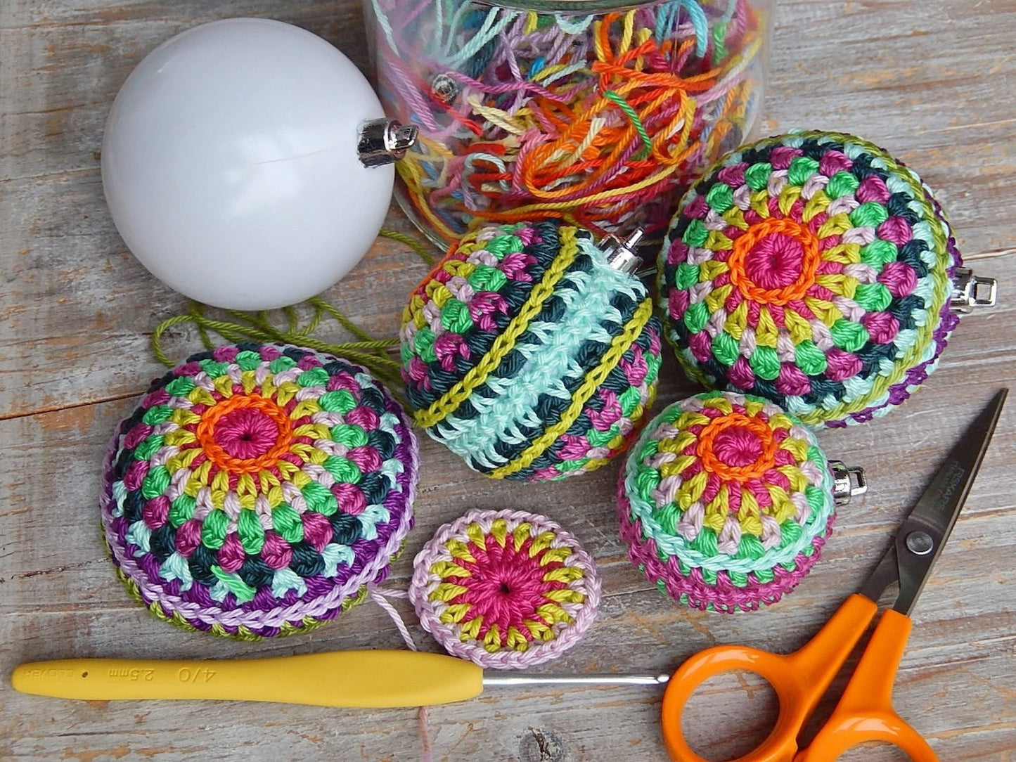 Christmas ball Crochet pattern