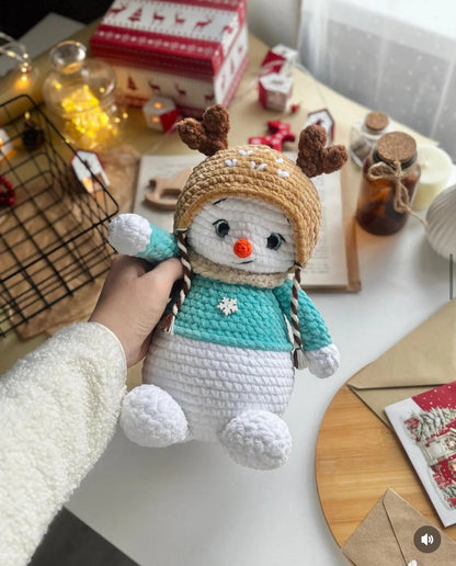 Snowman and 4 hats Crochet Pattern