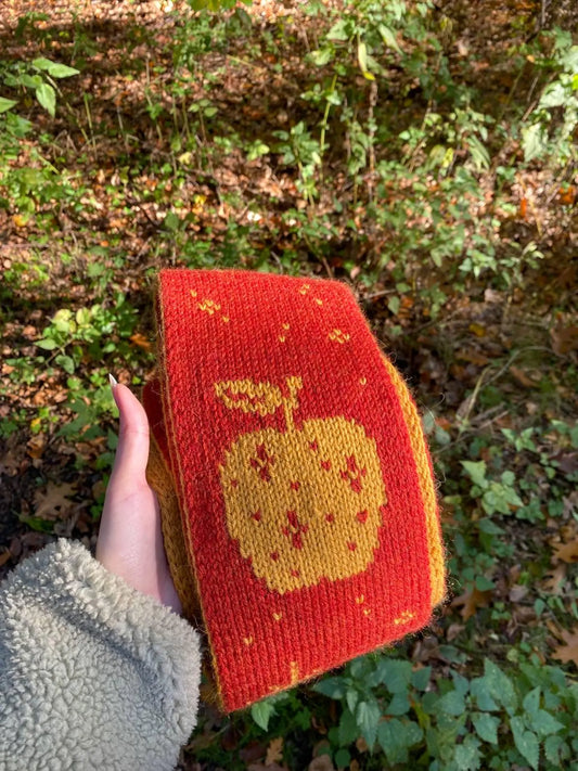 Winter Apples Scarf Knitting Pattern