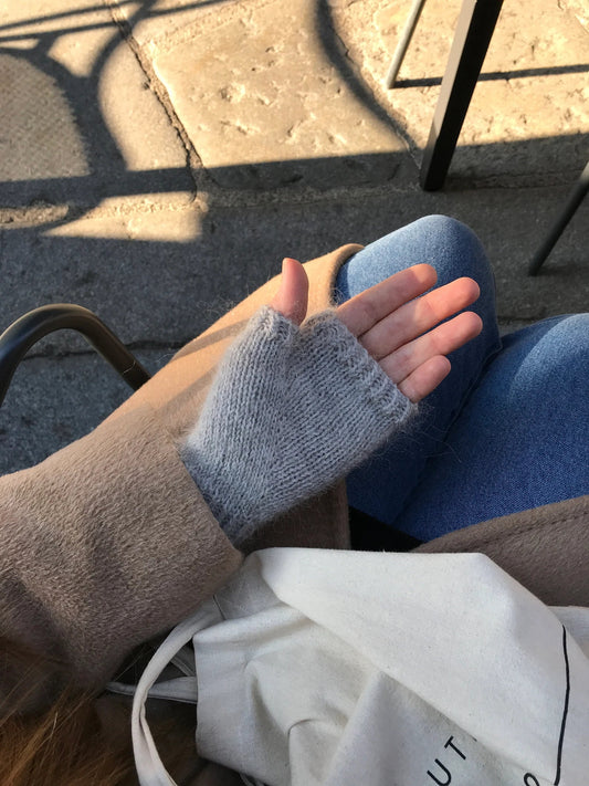 Claudia Gloves Knitting Pattern