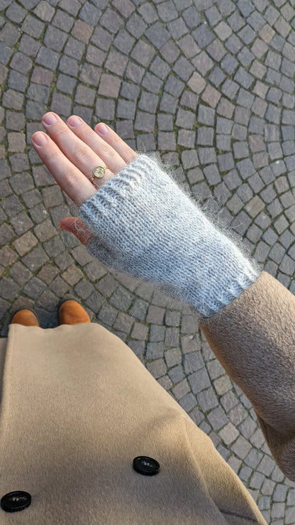 Claudia Gloves Knitting Pattern