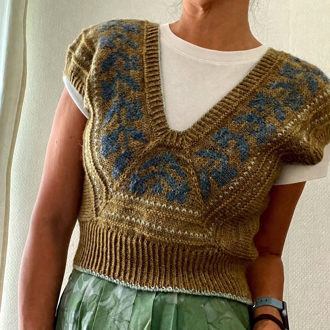 Modular Cropped V-Neck Vest Knitting Pattern
