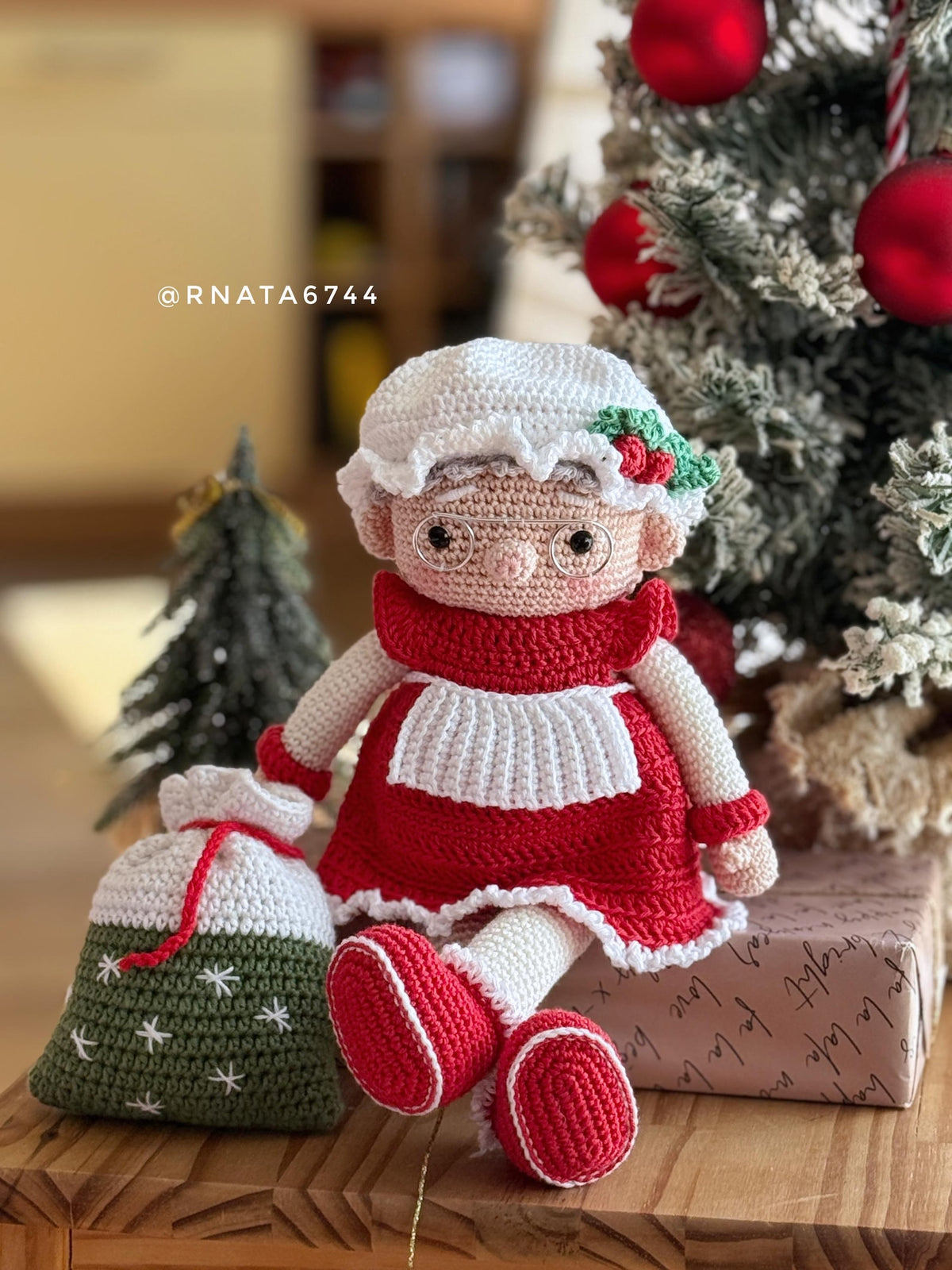 Grandpa & Grandma Dolls Crochet Pattern
